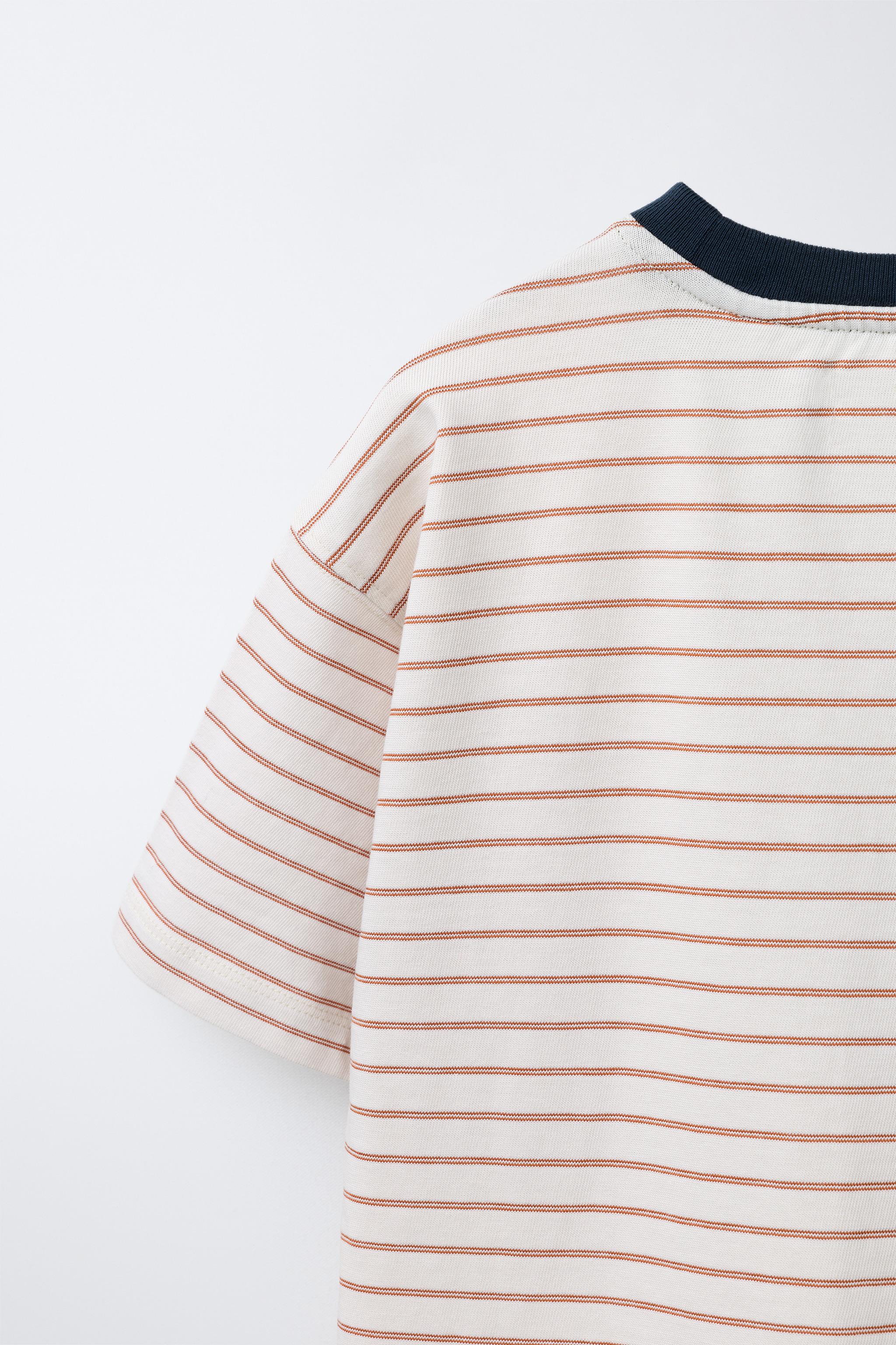 T-SHIRT À RAYURES AVEC COL EN CONTRASTE
