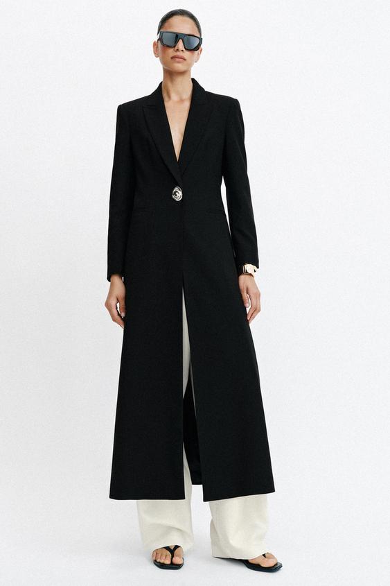 بليزر طويل بحشوات أكتاف وزر ذهبي - أسود الخاص بـ Zara - صورة 0