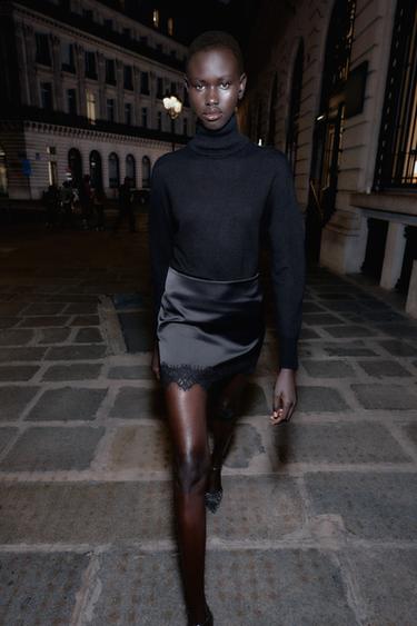 FALDILLA PANTALÓ BAIX PUNTA - Negre de Zara