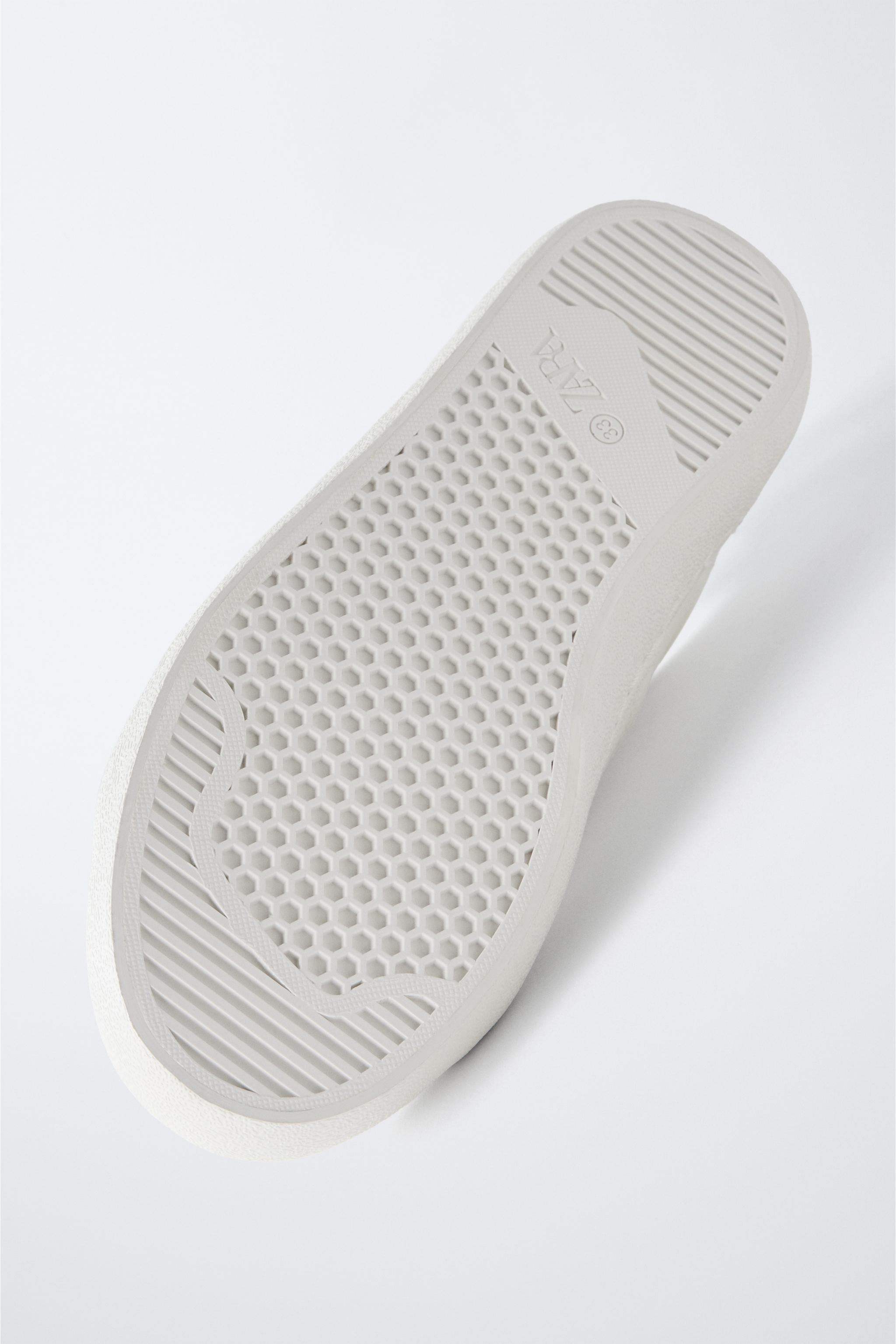 LACE-UP SNEAKERS