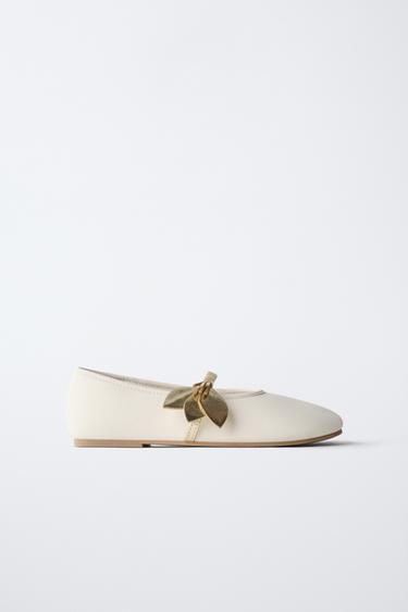 BALLERINES AVEC DÉTAIL FLEUR - Blanc de Zara