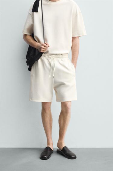 SHORT JOGGER COUPE DÉCONTRACTÉE INTERLOCK - Blanc cassé de Zara