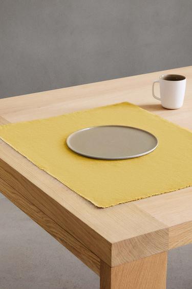 PLACEMAT 01 - Mid-yellow by Zara