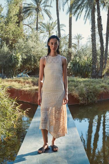 VESTIDO PUNTO ASIMÉTRICO  - Crudo de Zara