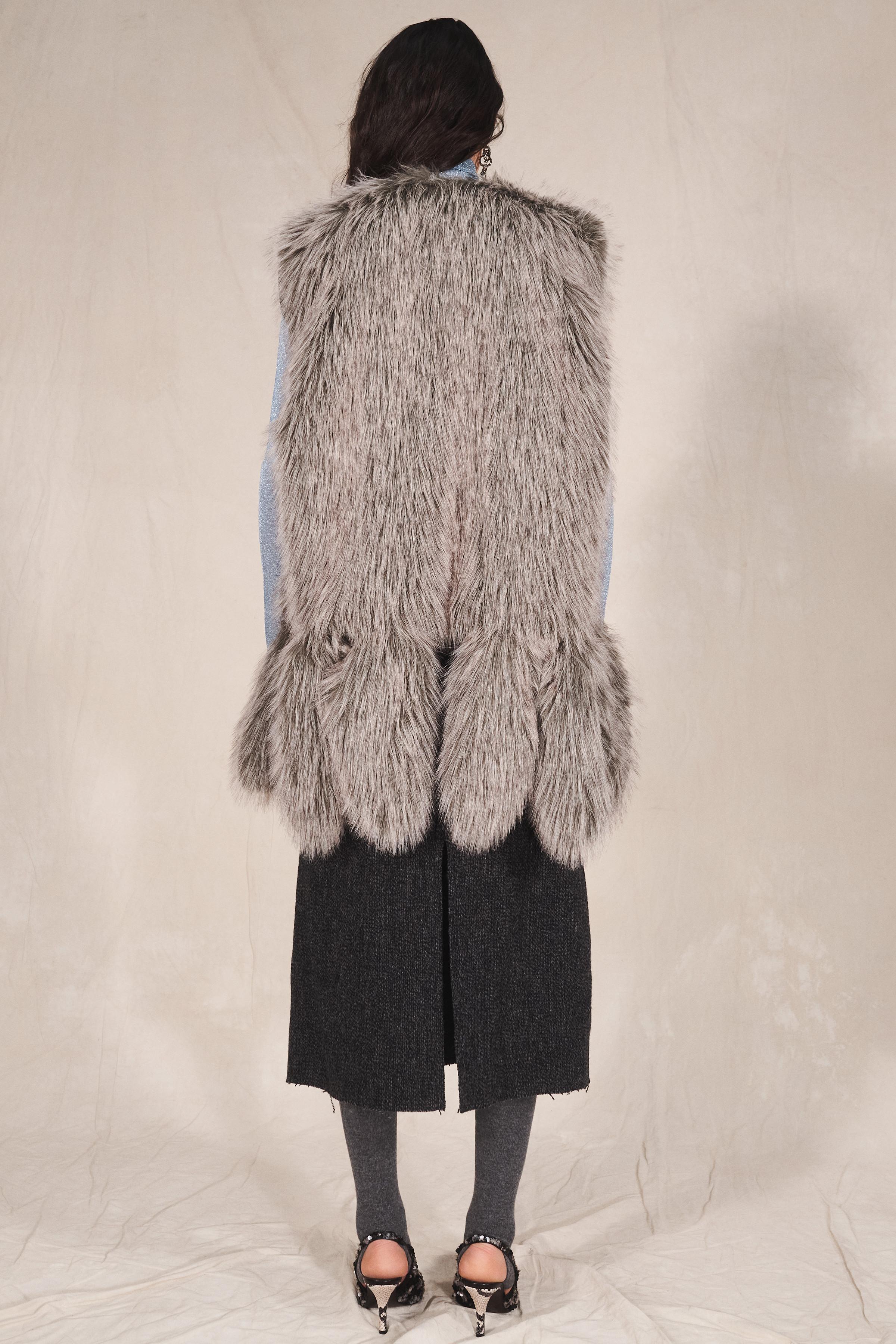 GILET EFFET EFFET FOURRURE FRANGES ÉDITION LIMITÉE
