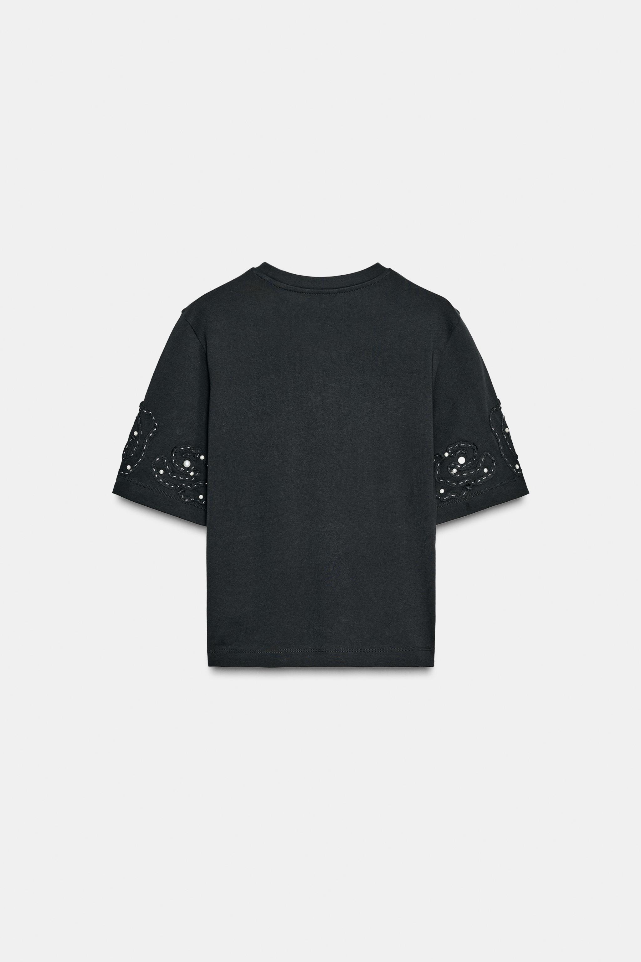 EMBROIDERED BEADED T-SHIRT