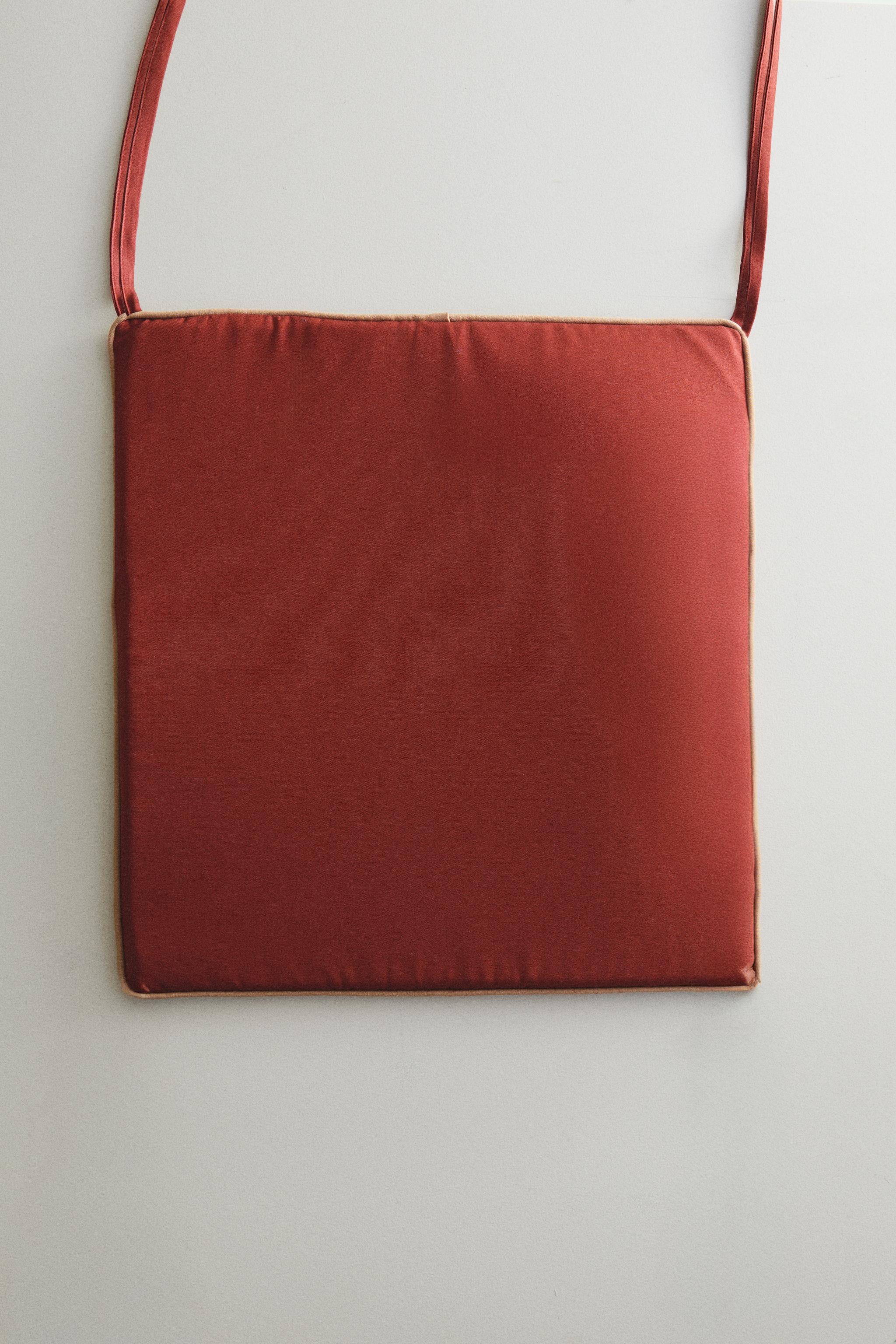OUTDOOR CONTRAST ARMCHAIR CUSHION — Reddish