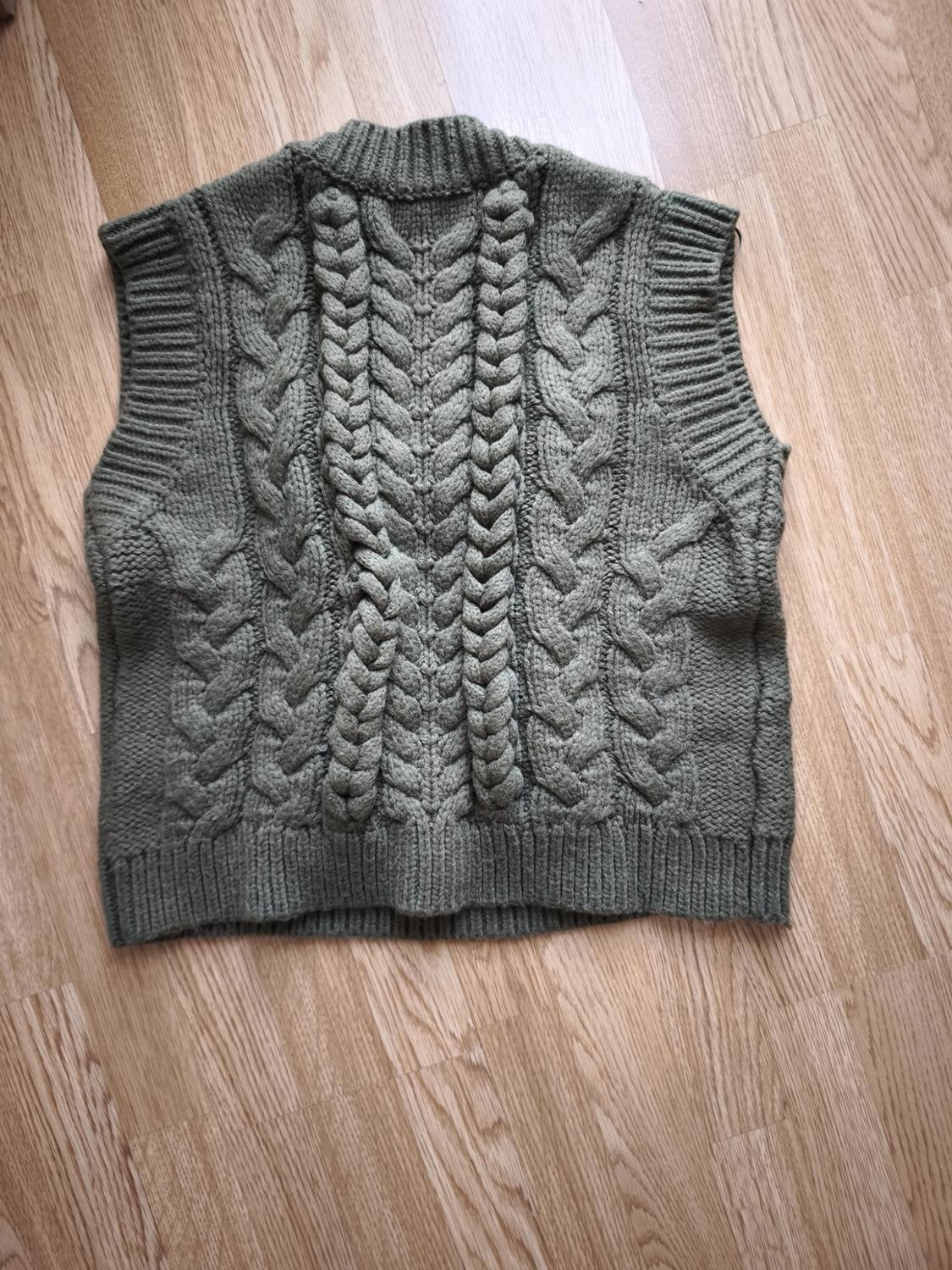 CABLE-KNIT VEST WITH PLAITED DETAIL - Image 3