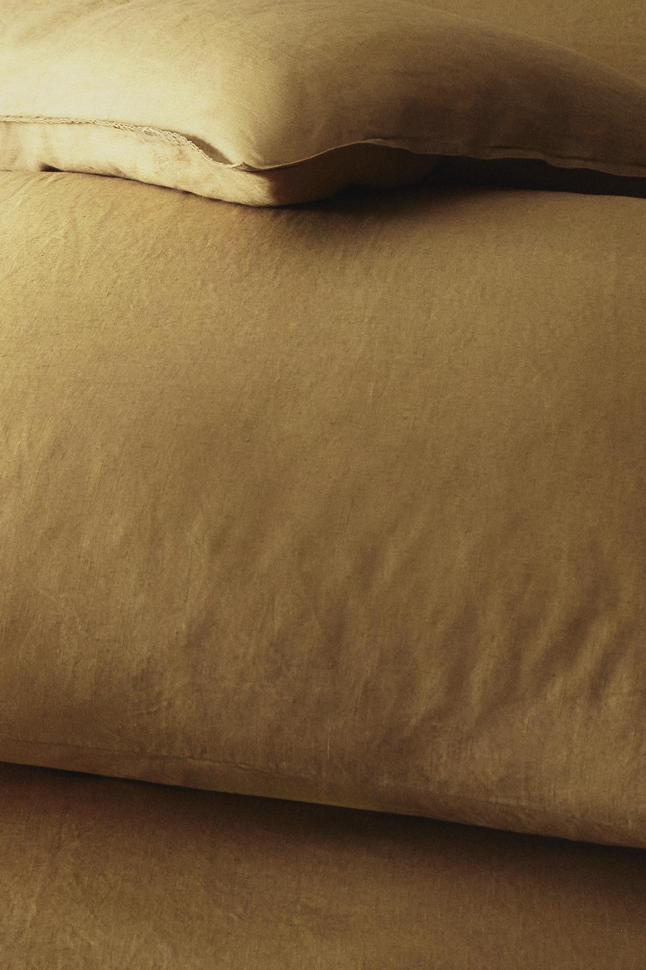XXL FADED LINEN THROW PILLOW COVER (140 G/M²) — Caramel