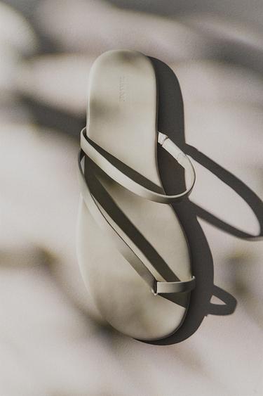 SANDALE PLATE CUIR - Beige de Zara