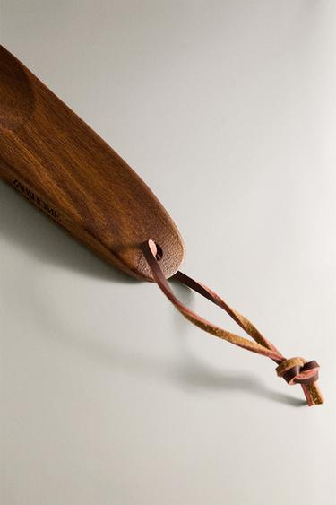 BOUT DE LACET BOIS ACACIA - Beige clair de Zara - Image 3
