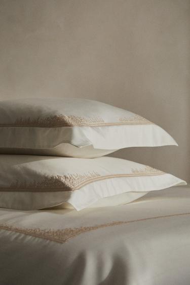 EMBROIDERED SATEEN PILLOWCASE - Cava by Zara - Image 4