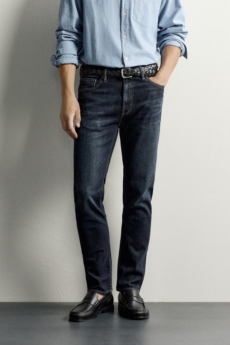 Jeans básicos de corte entallado 2