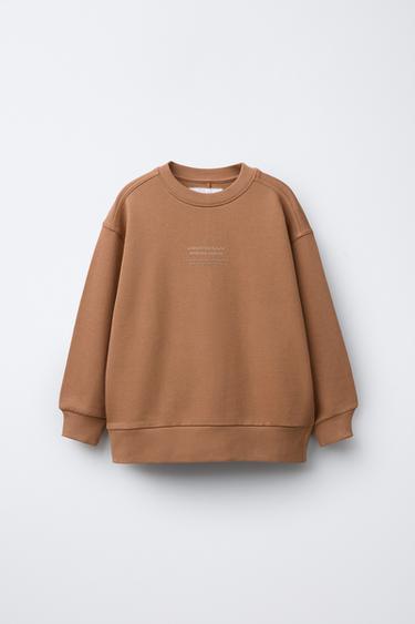 PLAIN SWEATSHIRT WITH EMBOSSED SLOGAN - Brown by Zara