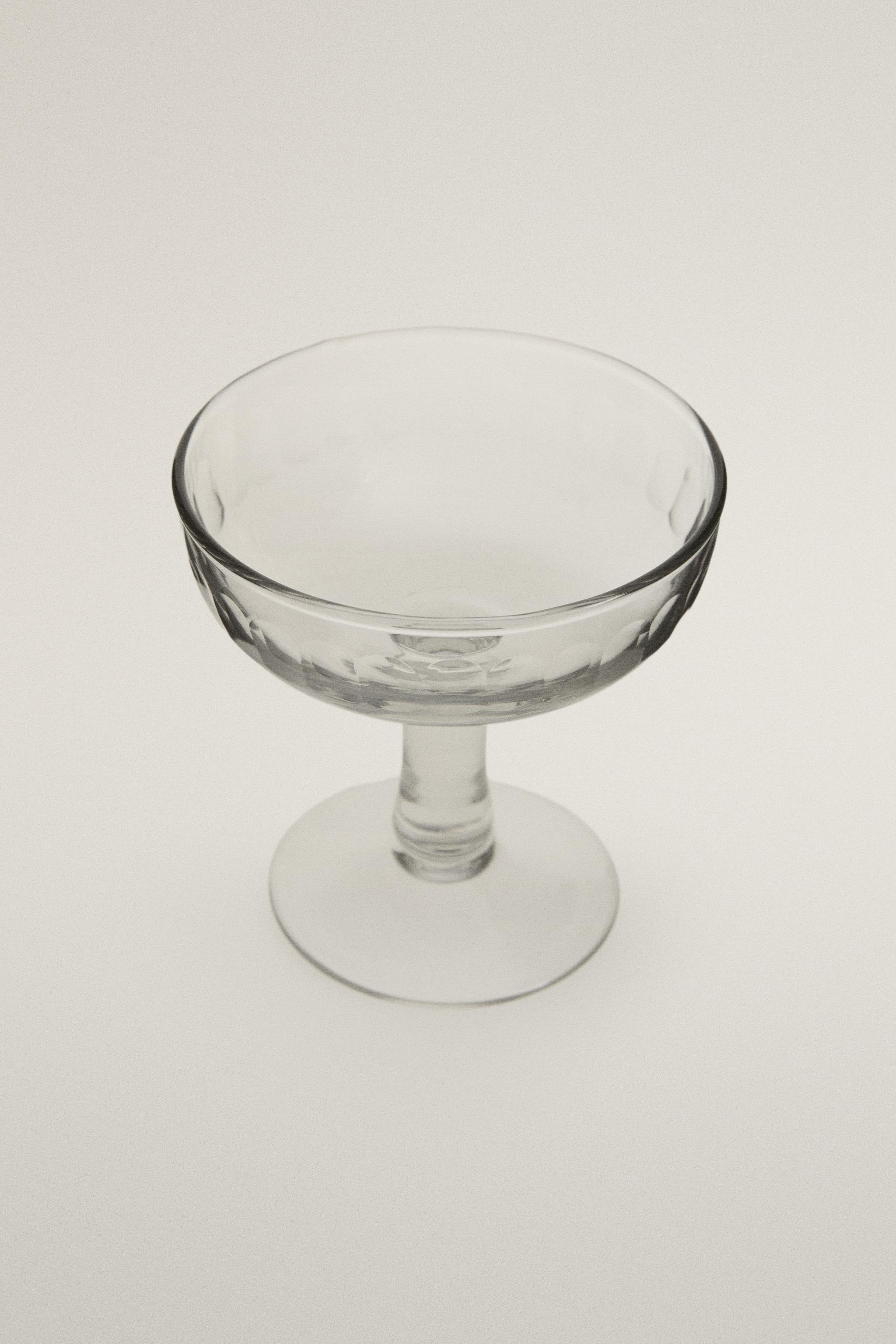 VERTICAL RAISED DESIGN GLASS