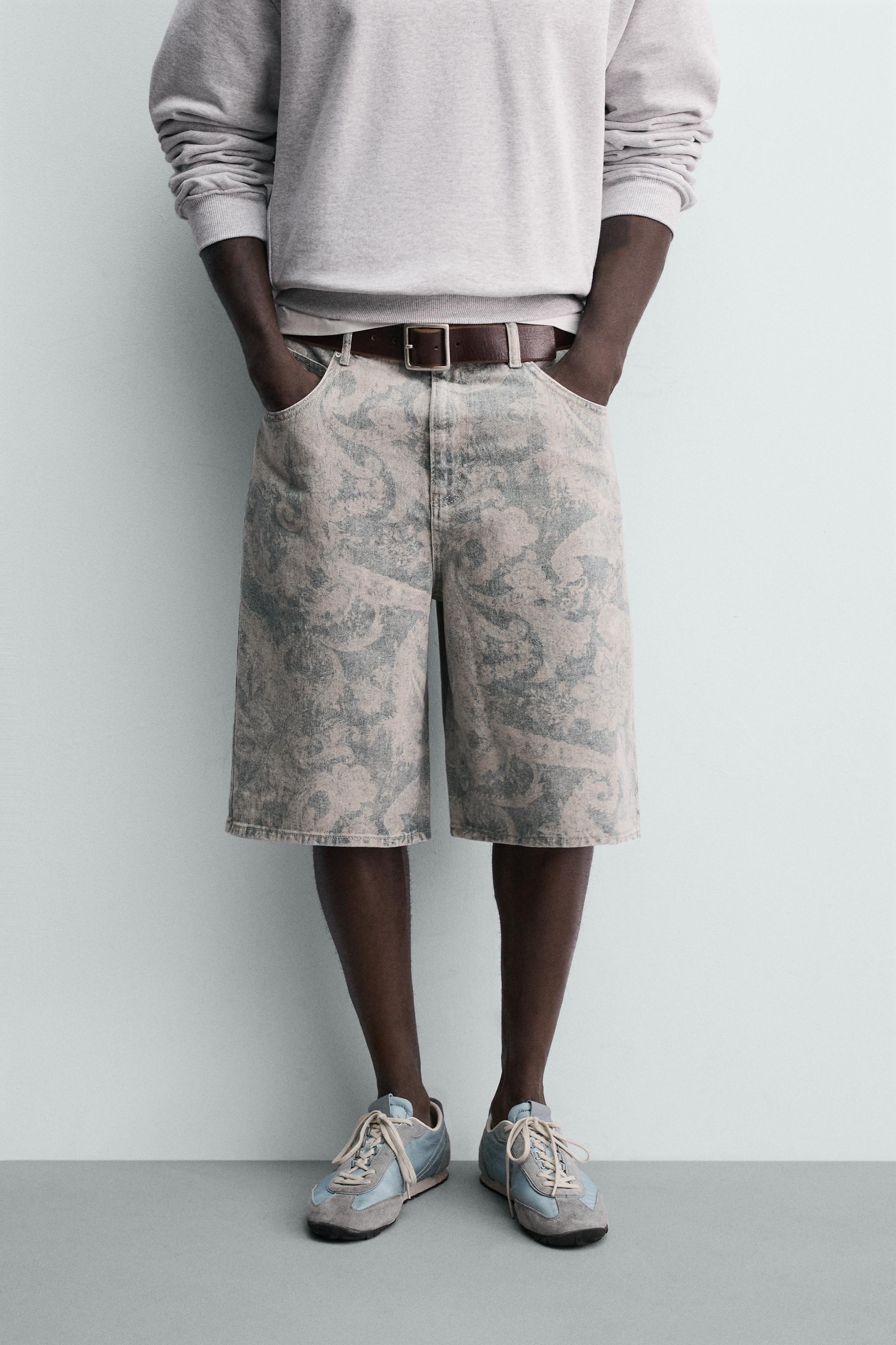 PAISLEY PRINT BAGGY FIT SHORTS — Light blue