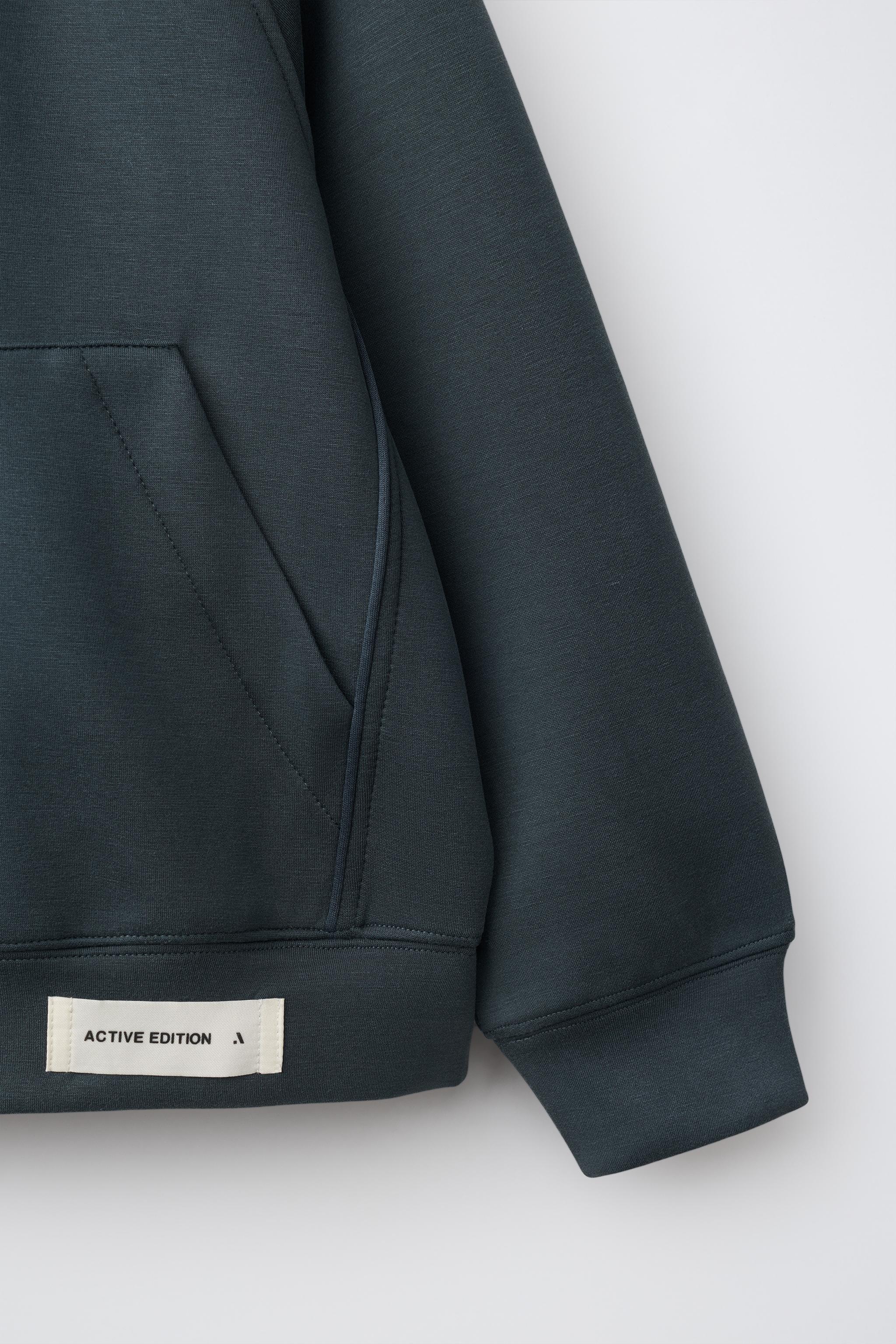 SPORTY ZIP-UP HOODIE