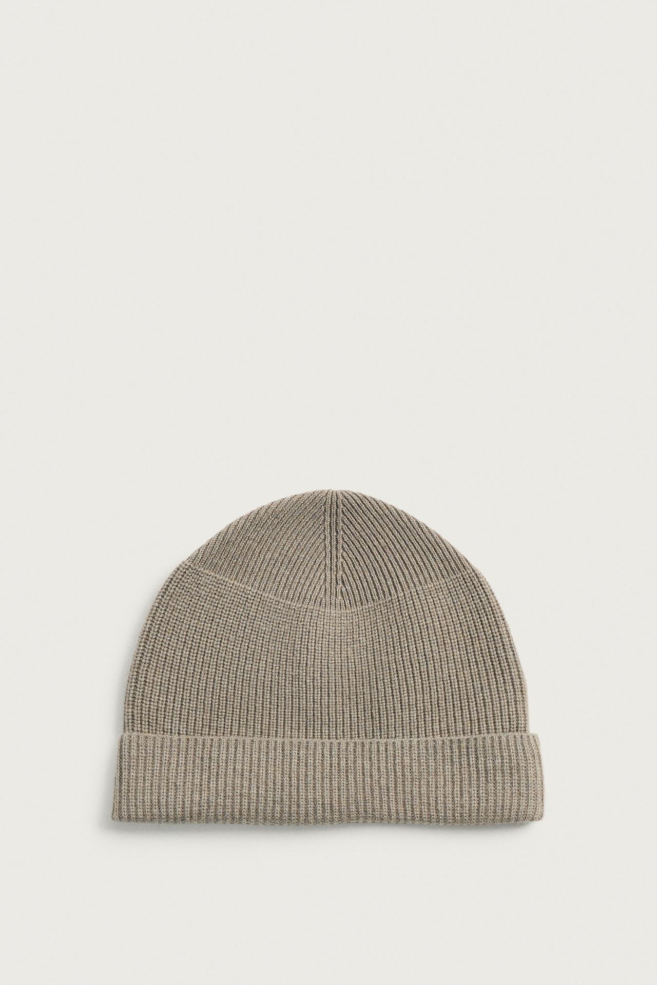 WOOL AND CASHMERE KNIT BEANIE — Stone