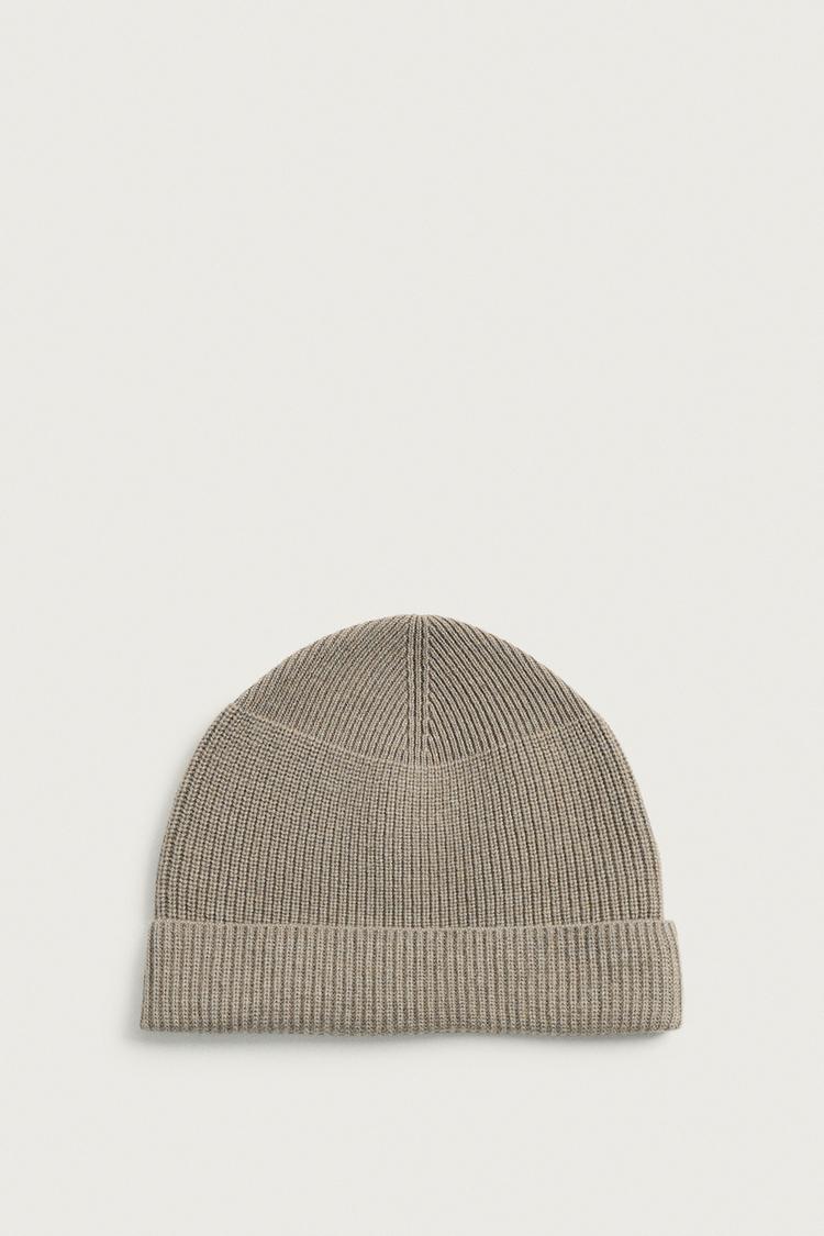 WOOL AND CASHMERE KNIT BEANIE — Stone