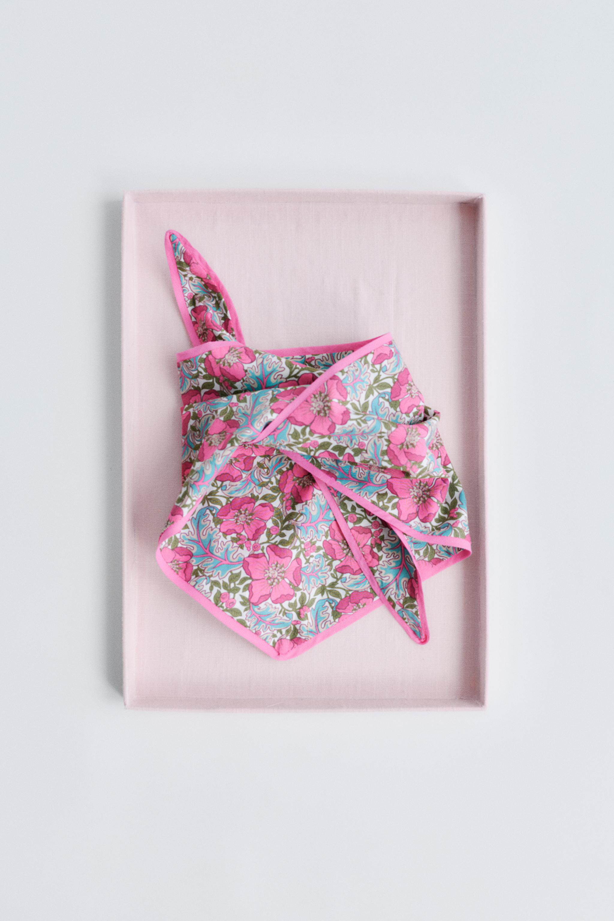 FLORAL PRINT BANDANA MADE WITH LIBERTY FABRIC — Fuchsia