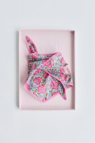 Zara FLORAL PRINT BANDANA MADE WITH LIBERTY FABRIC - Fuchsia