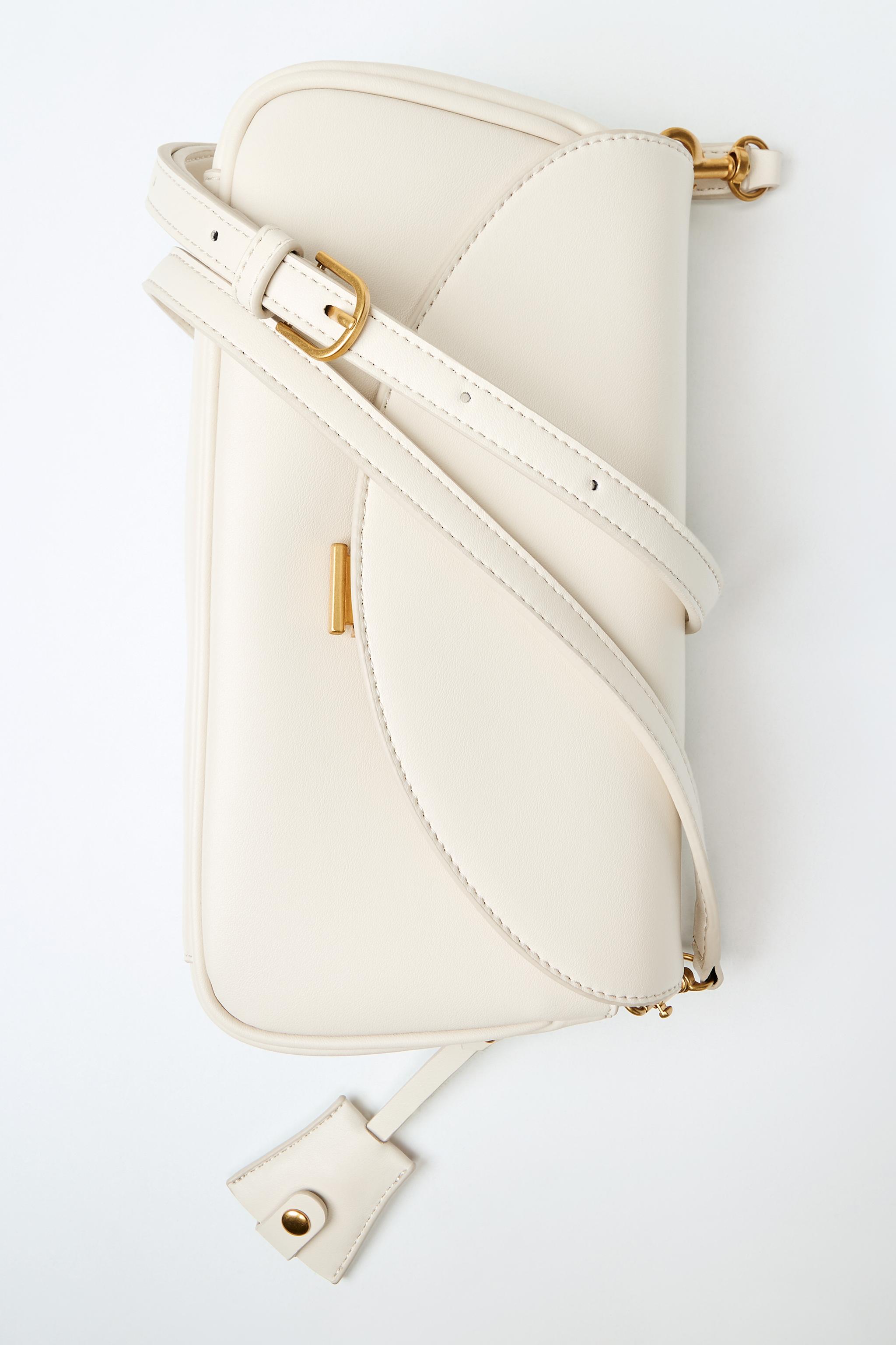 先日購入　今季ホワイト　ショルダーバッグ　ZARA チャーム付きショルダーバッグ - ホワイト | ZARA Japan / 日本