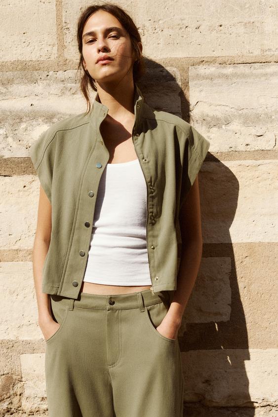 CHALECO BOTONES METÁLICOS - Khaki de Zara - Imagen 0