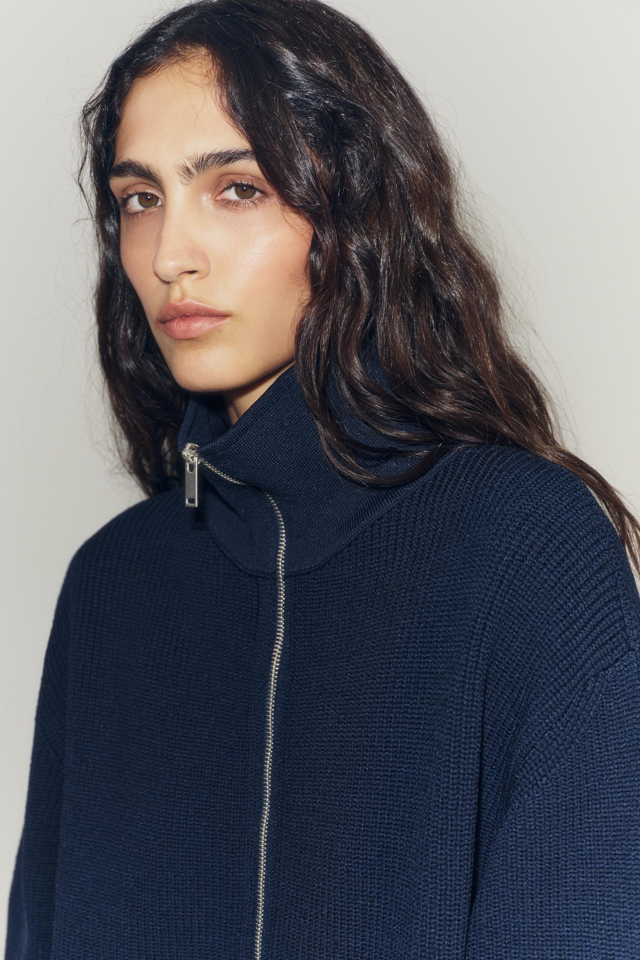 ZIP CARDIGAN