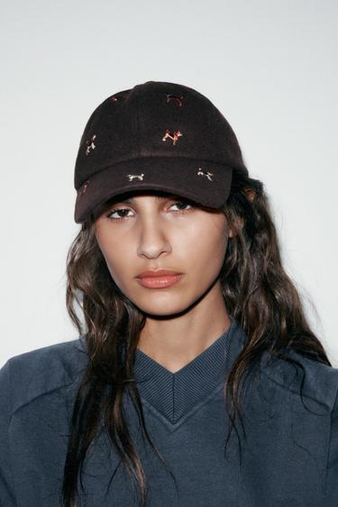 КЕПКА С ВЫШИВКОЙ В ВИДЕ СОБАК — КОРИЧНЕВЫЙ от Zara