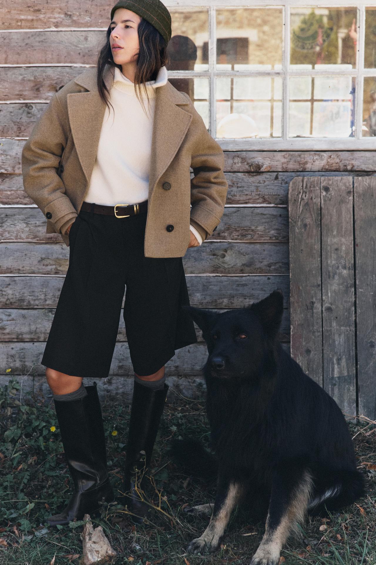SOFT SHORT DOUBLE-BREASTED COAT