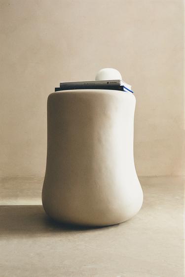 PAPIER-MÂCHÉ SIDE TABLE – Világosszürke a ZARA-tól