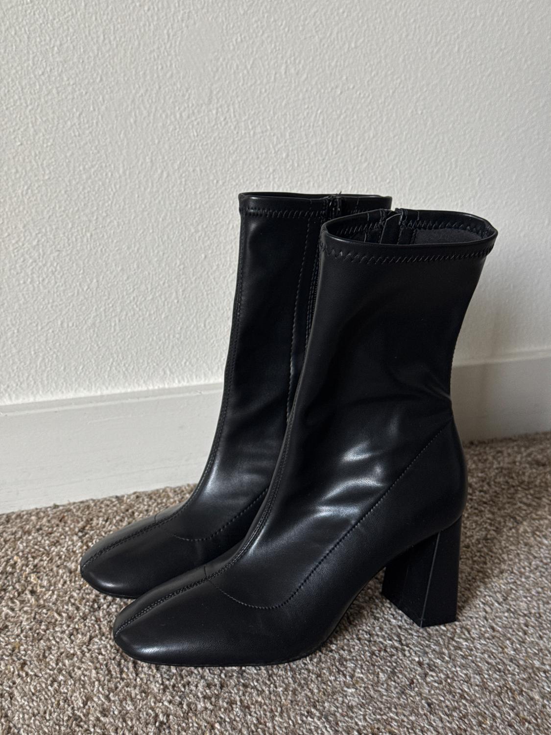 STRETCH HEELED ANKLE BOOTS
