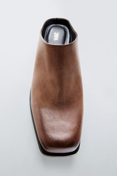 LEATHER CLOGS WITH WORN EFFECT - Dark tan by Zara