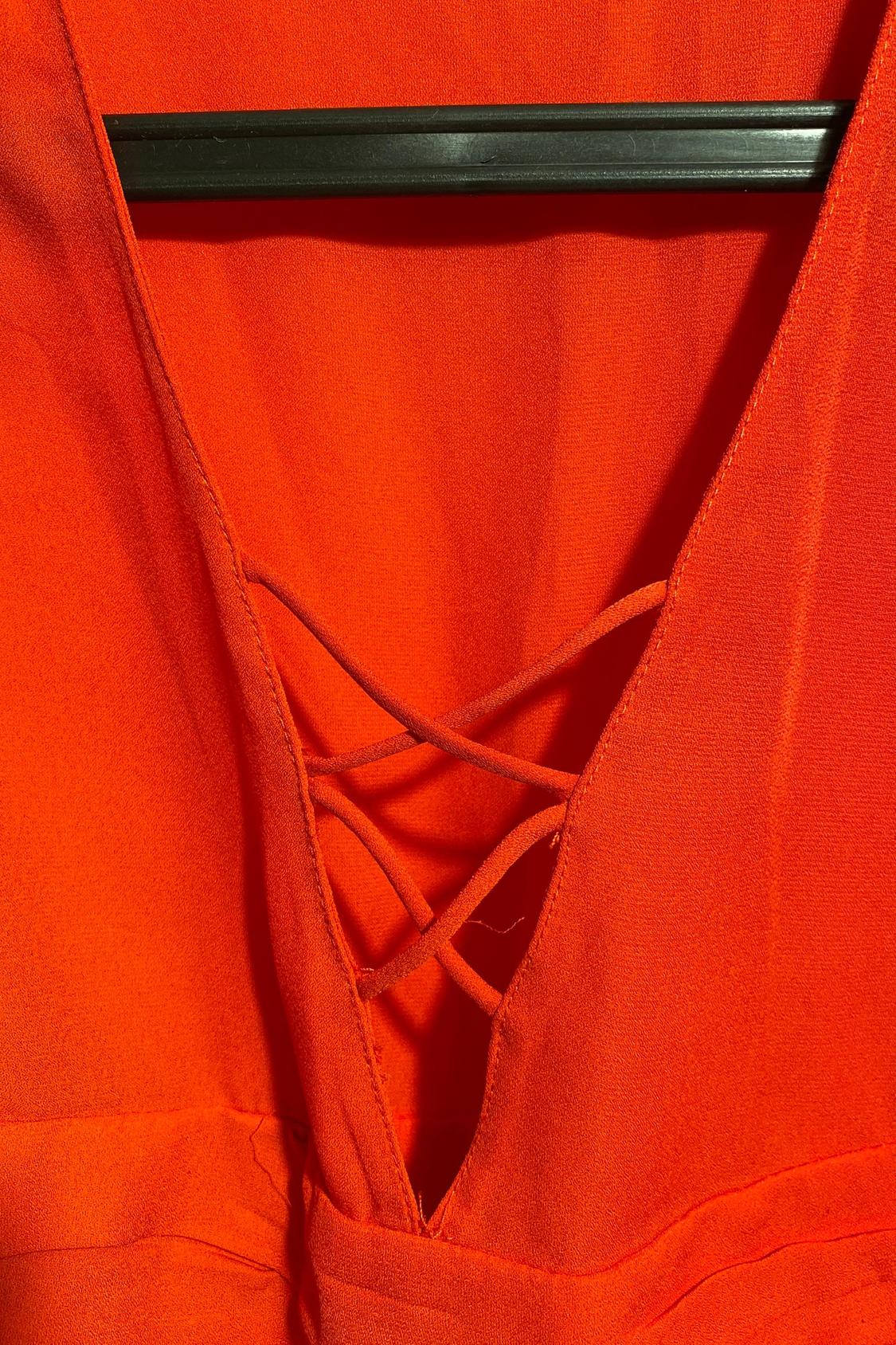 BLUSA ROJA CON MANGAS CORTAS ACAMPANADAS Y FRUNCIDO EN CINTURA - Image 2