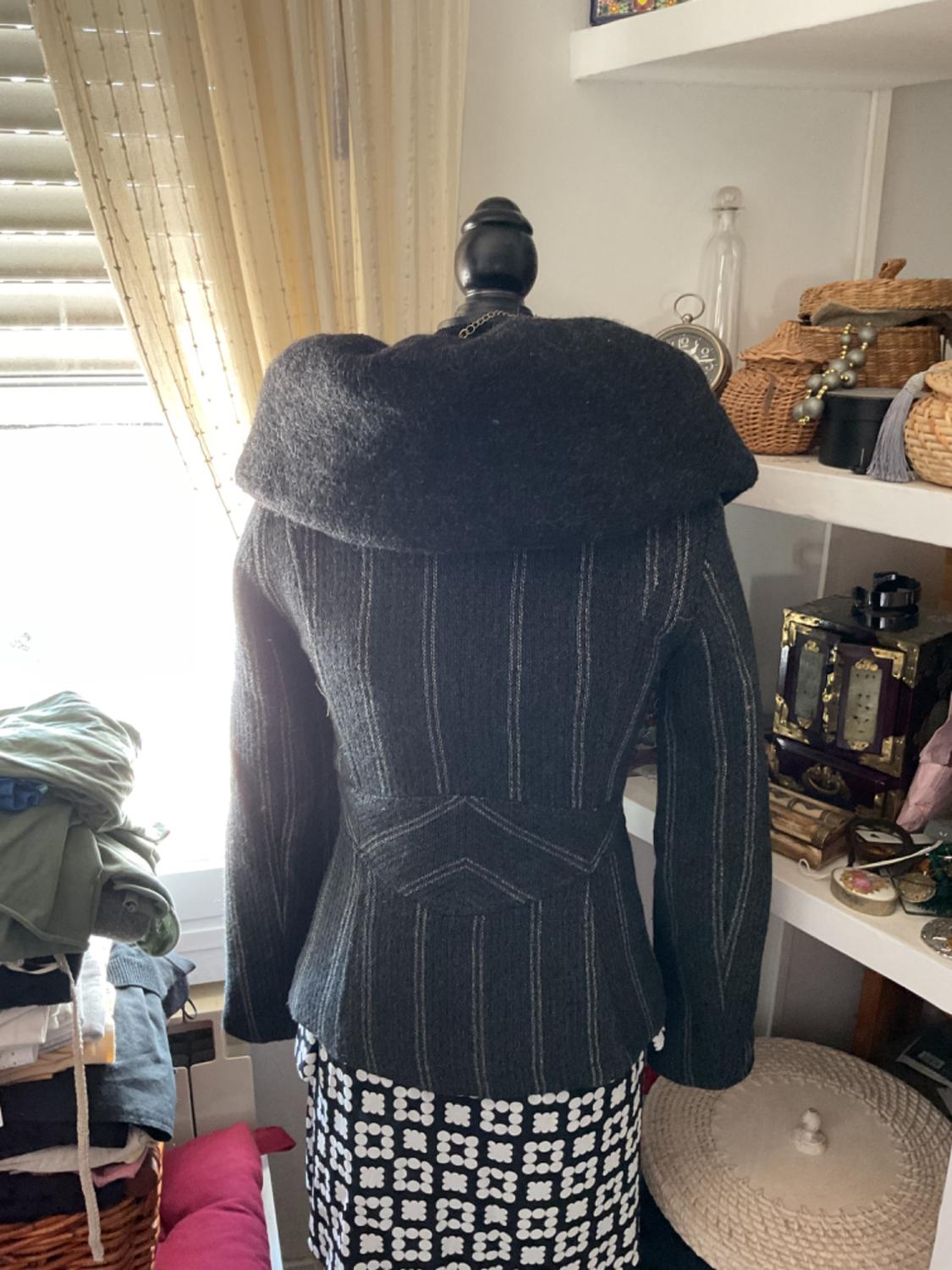 CHAQUETA ENTALLADA CUELLO ENVOLVENTE - Image 2