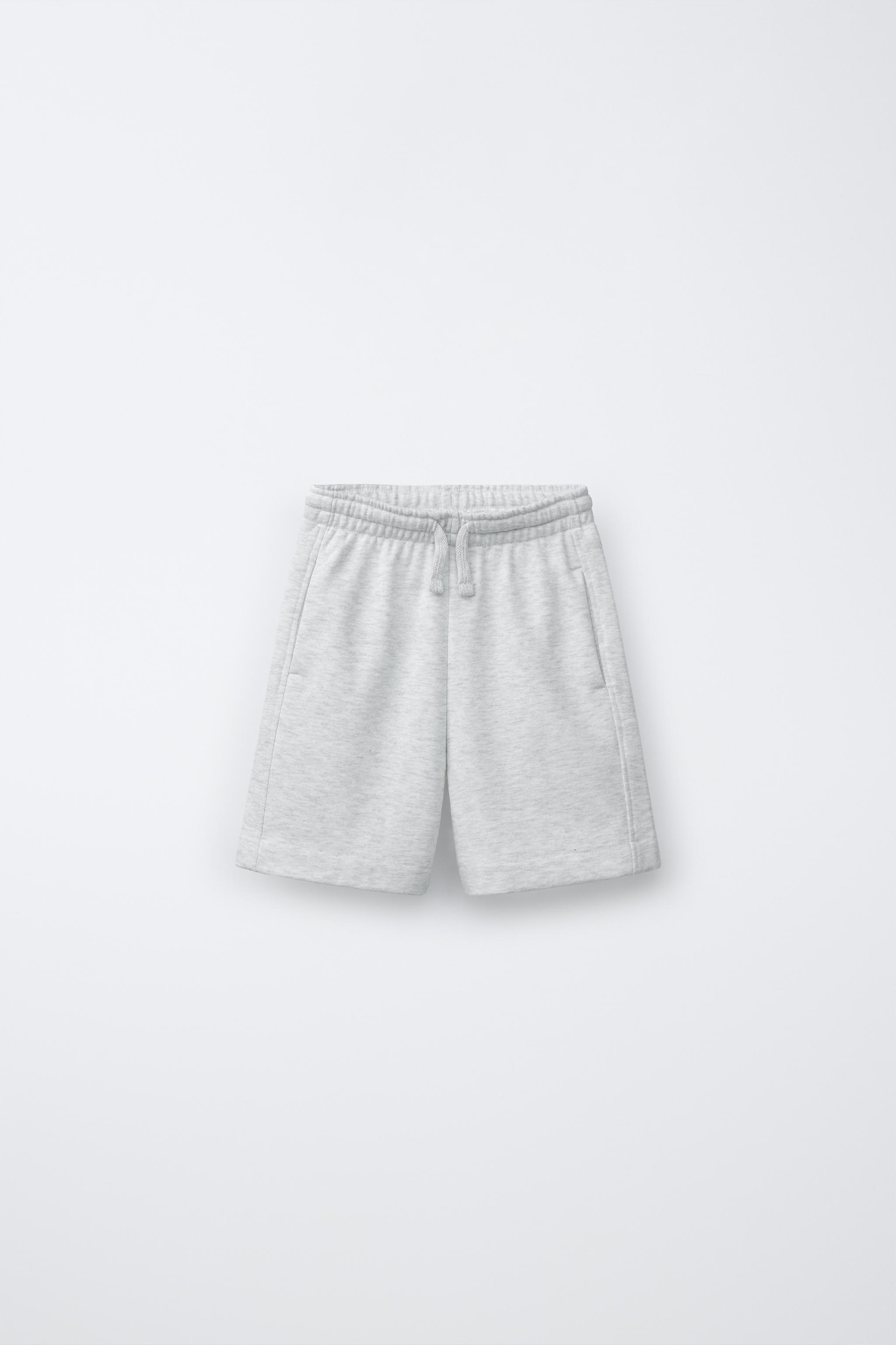 LOT DE DEUX SHORTS UNIS