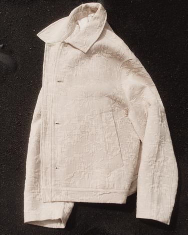 جاكيت جاكار بنقشة زهور - رمادي لؤلؤي الخاص بـ Zara