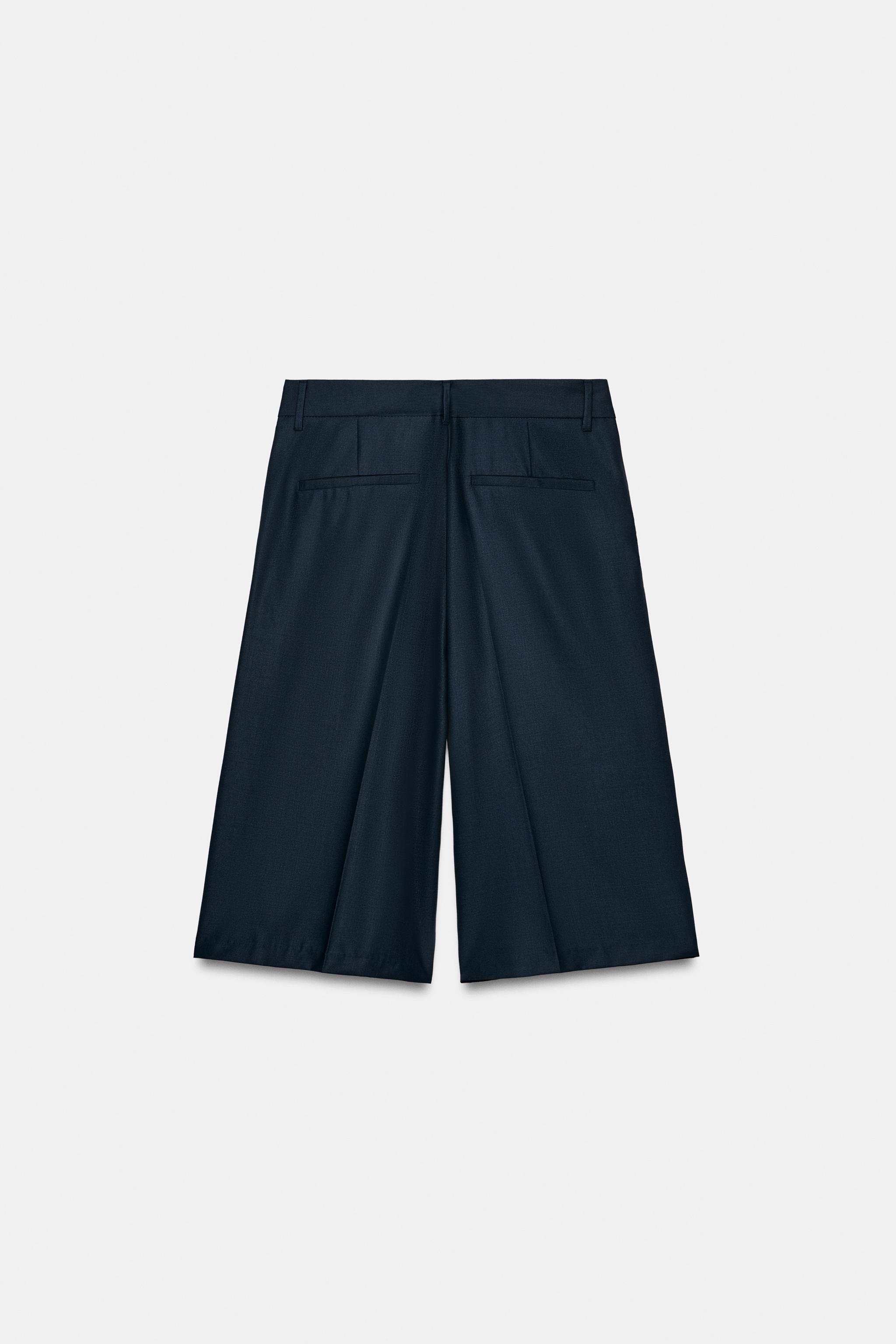 SHORT DROIT À PLIS