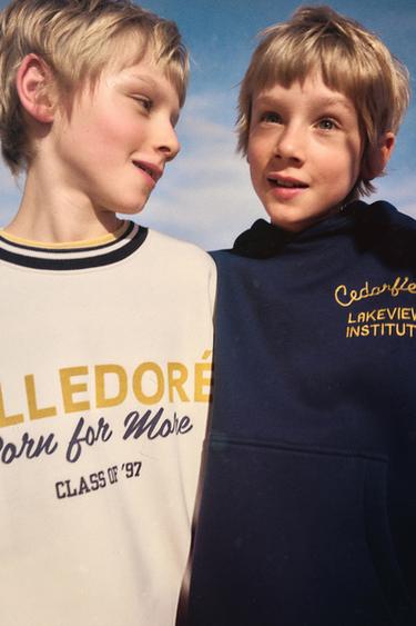 سويت شيرت بطبعة نصية - خَام الخاص بـ Zara