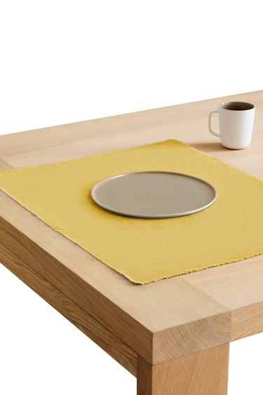 PLACEMAT 01 - أصفر وسط الخاص بـ Zara