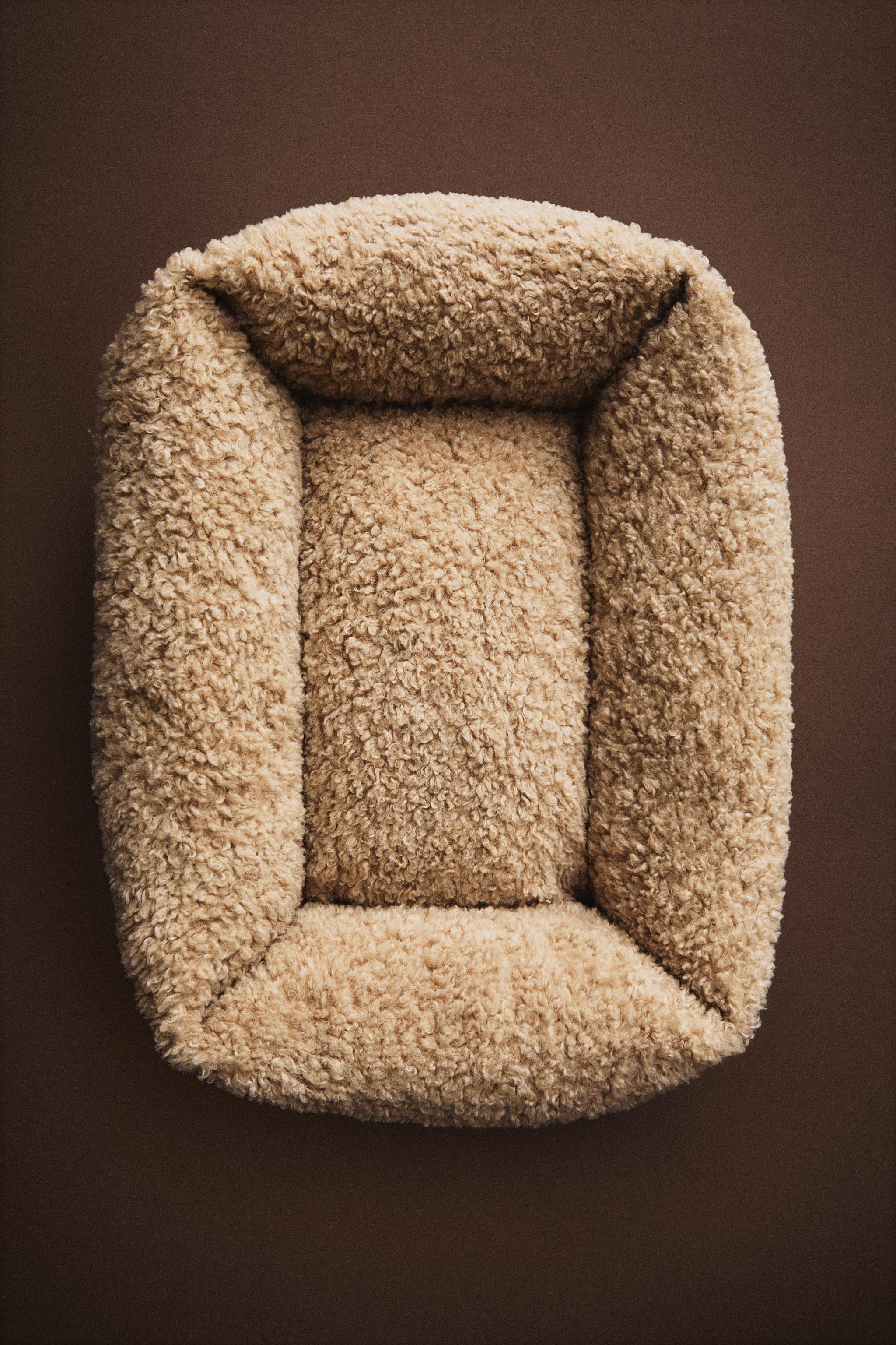 FAUX SHEARLING PET BED