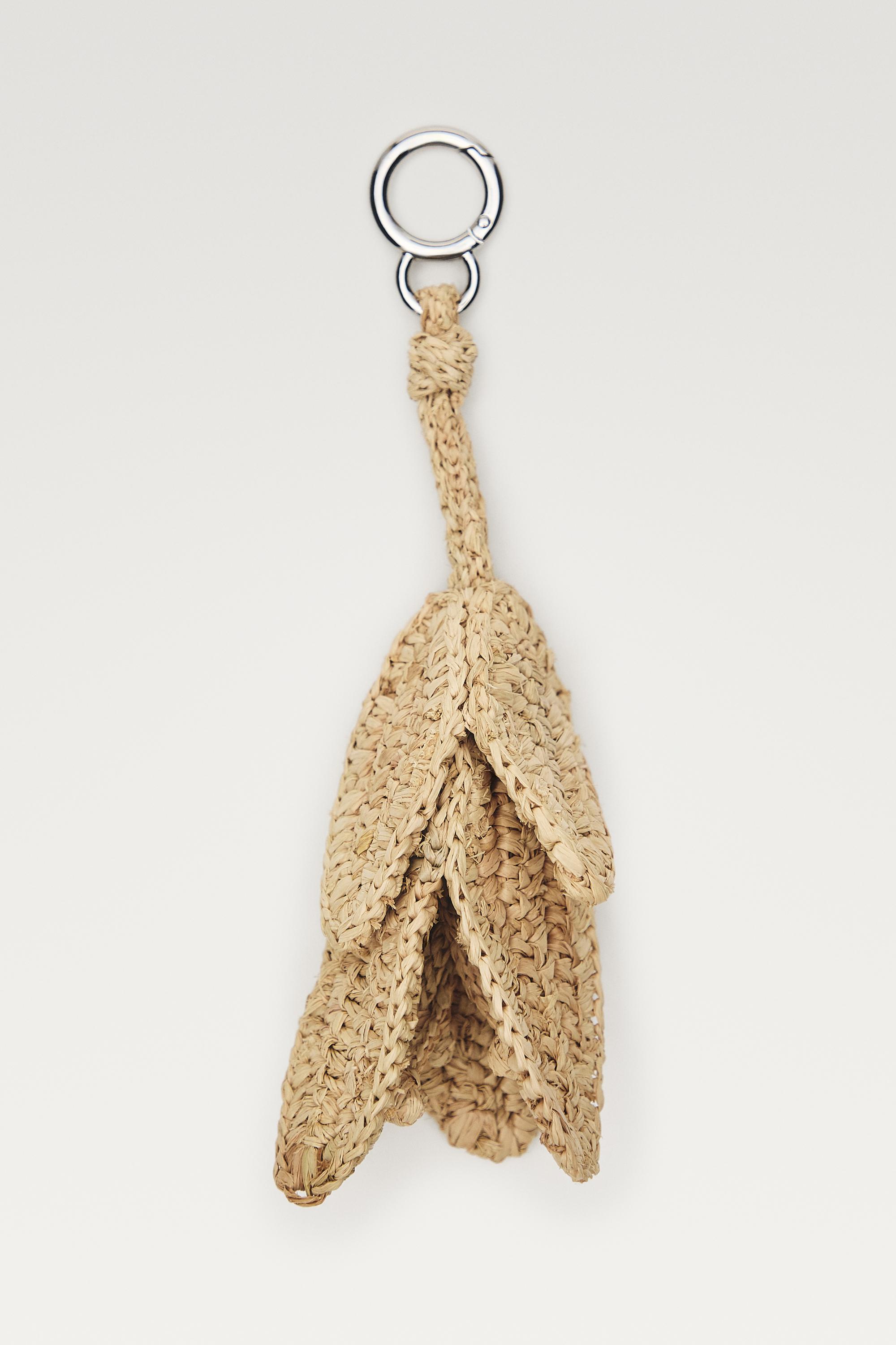 Raffia flower charm — Light beige