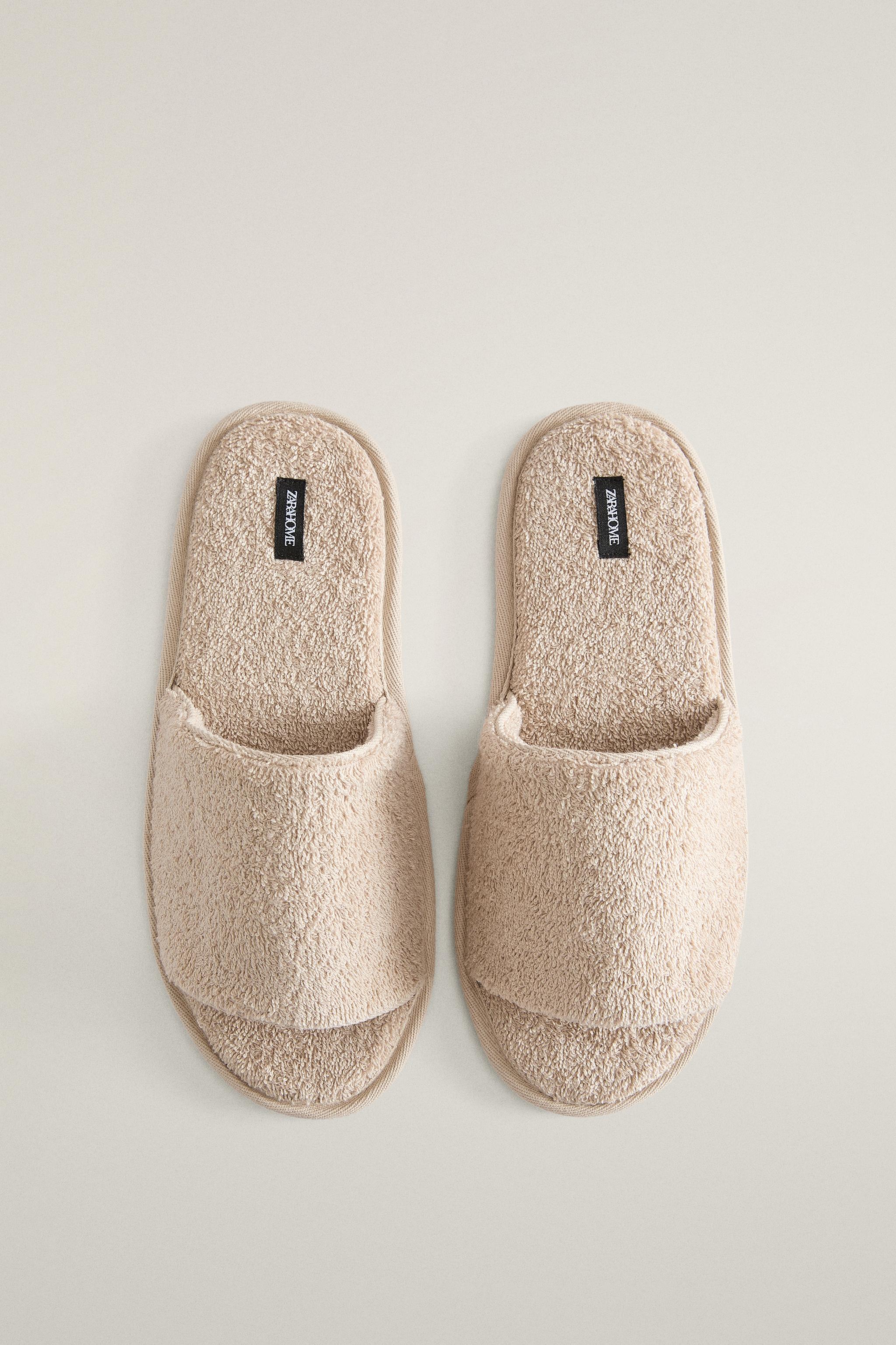 CHAUSSON SERVIETTE DE BAIN OUVERT