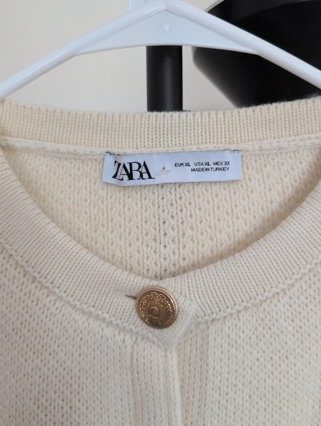 KNIT CARDIGAN WITH GOLDEN BUTTONS - Image 2