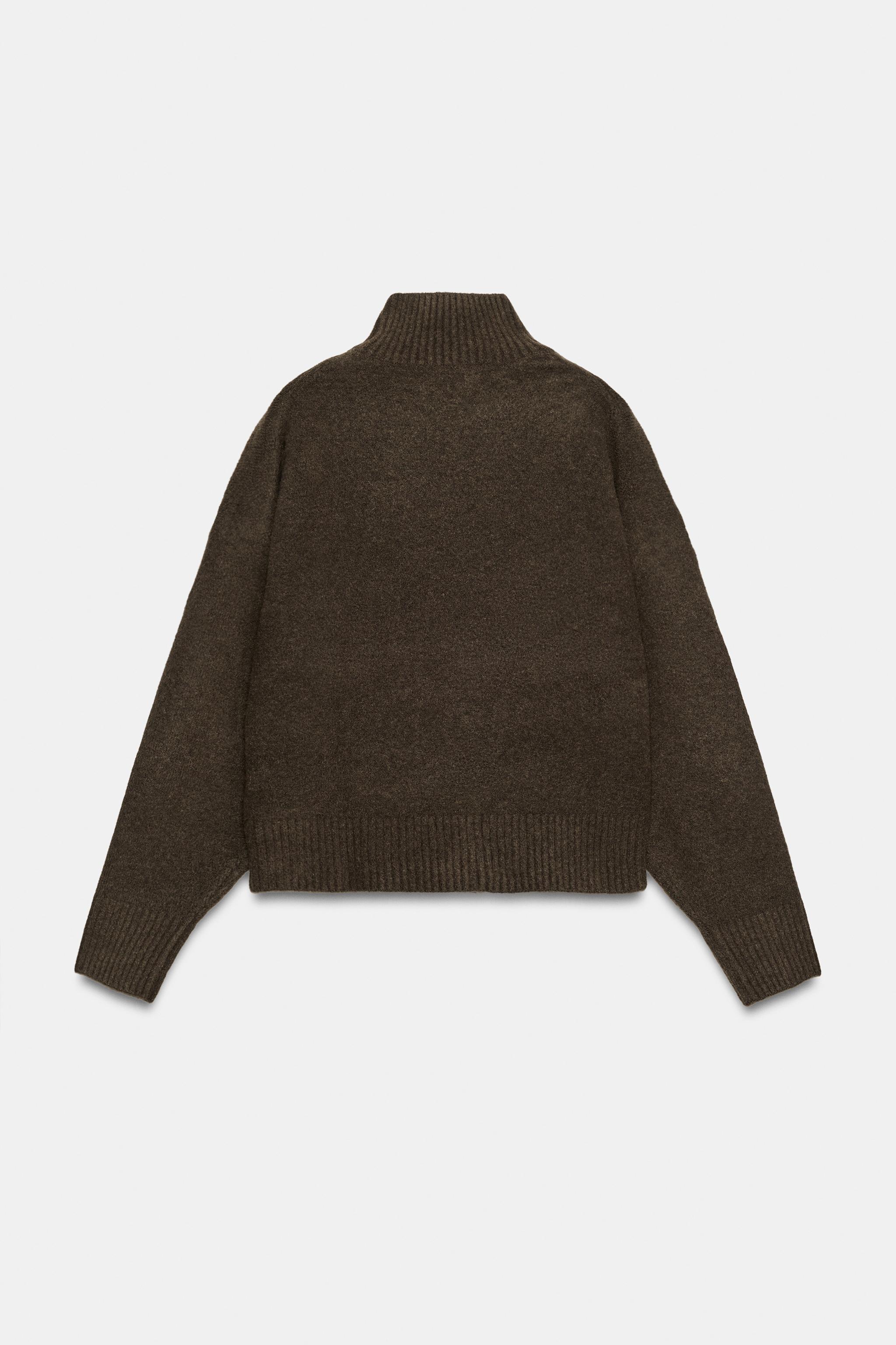 SOFT KNIT SWEATER