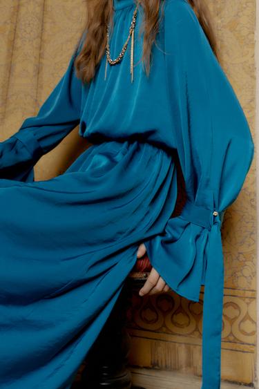 ROBE MIDI SATINÉE À LACETS - Bleu canard de Zara - Image 4