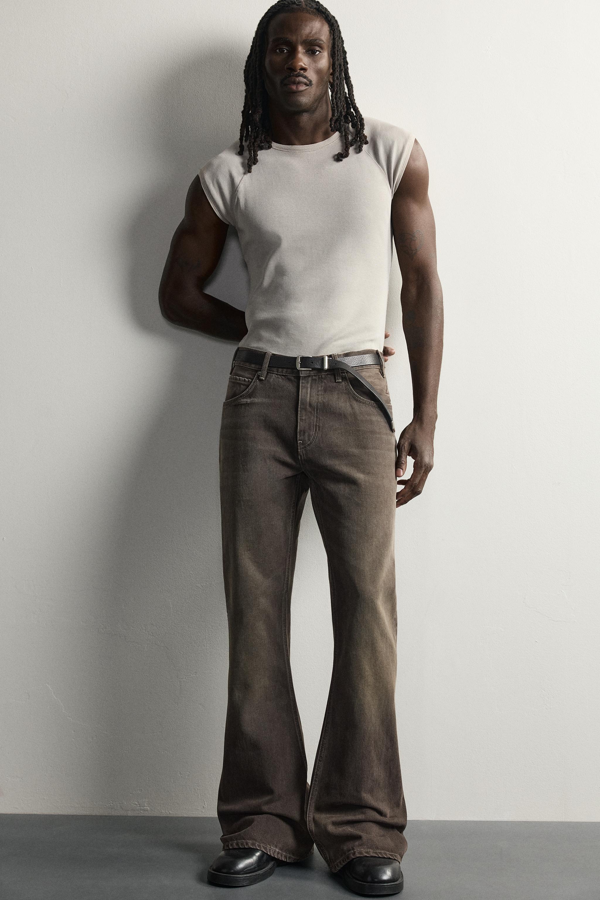 FLARE FIT JEANS