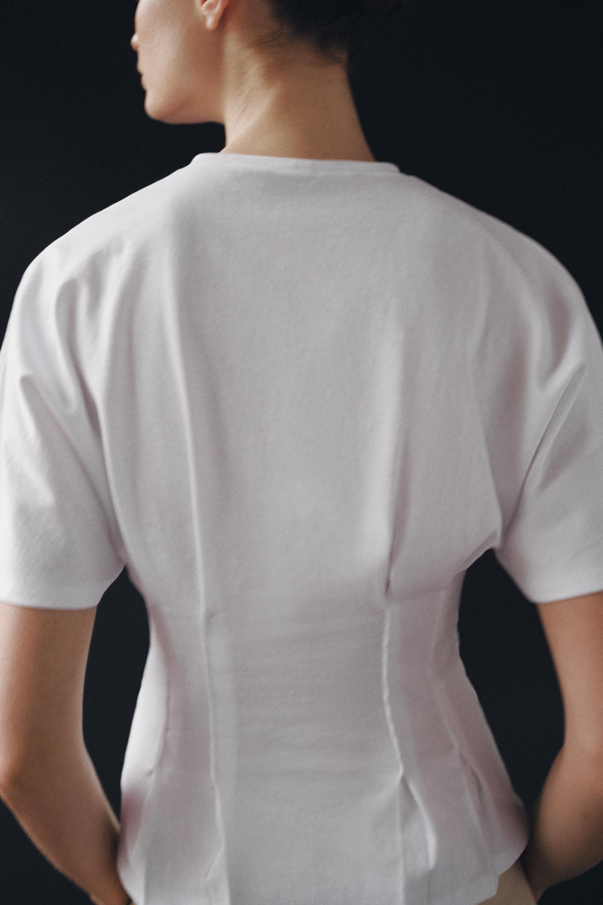 T-SHIRT AJUSTÉ À PINCES