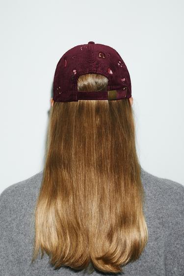 CASQUETTE EN VELOURS CÔTELÉ BRODÉ - Bordeaux de Zara - Image 1