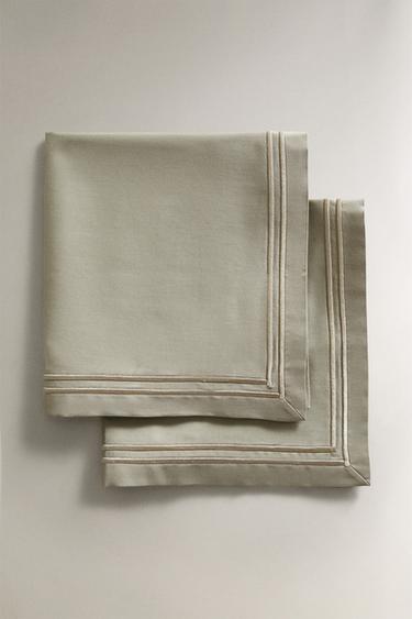 PACK MET SATIJNEN SERVETTEN MET DUBBELE RAND (2-PACK) - Groenachtig van Zara - Afbeelding 0